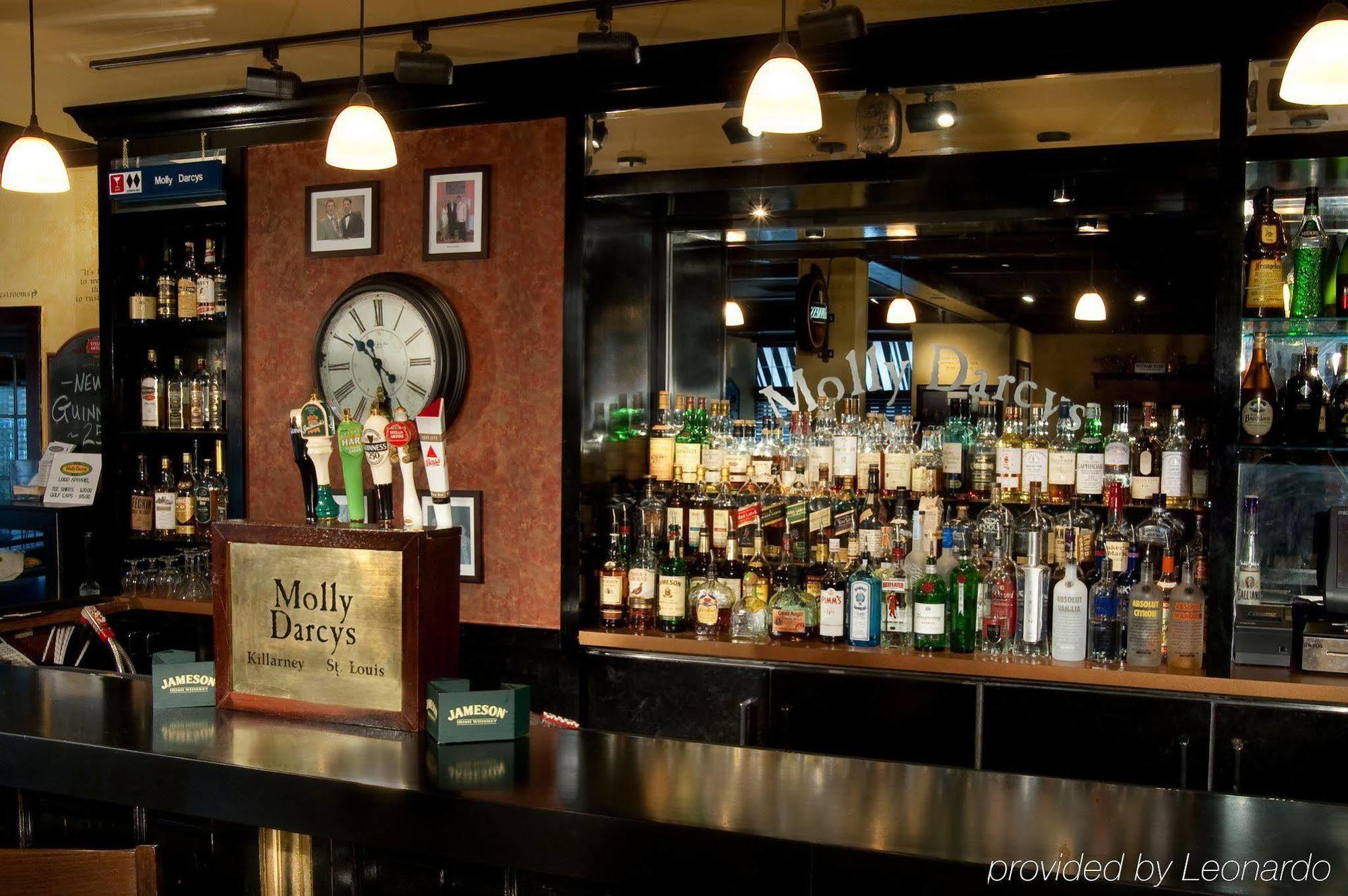 קלייטון Seven Gables Inn, St Louis West, A Tribute Portfolio Hotel מסעדה תמונה